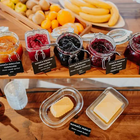 Plesnik Logar Valley ホテル 4*